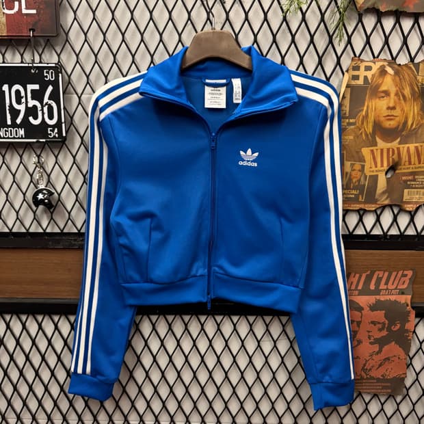 아디다스 우먼스 크롭 트랙자켓 전면 로고 포인트 블루