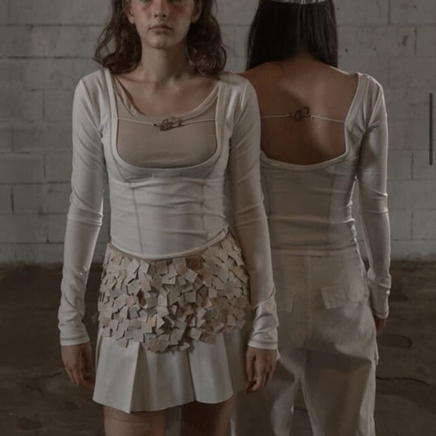 (새상품) 일리오 브랜드 symbol top