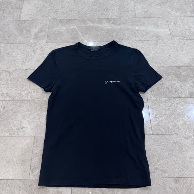 자크뮈스 블랙 반팔티