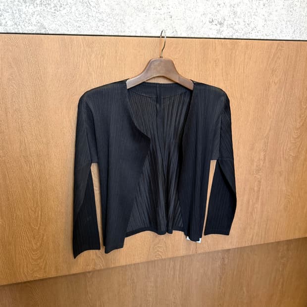 빈티지 롱슬리브 플리츠 가디건 오픈 디테일 레귤러핏 블랙