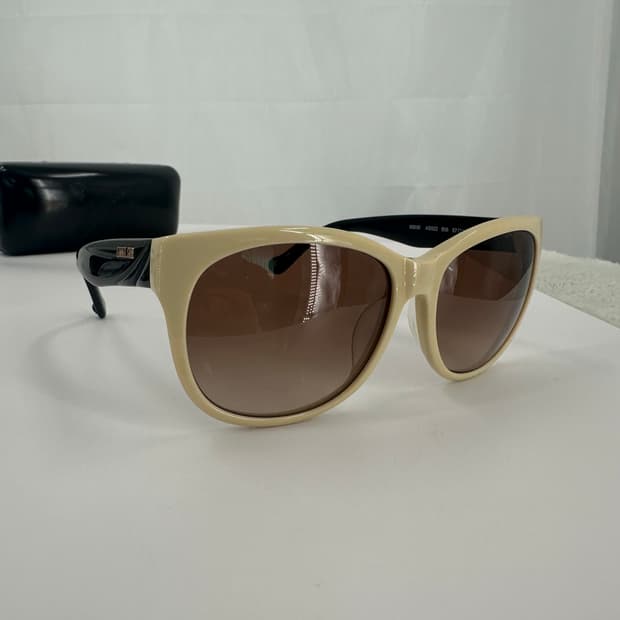 [새상품 무료배송] 정품 안나수이 Made in Italy 선글라스