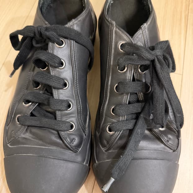 송지오 블랙스니커즈