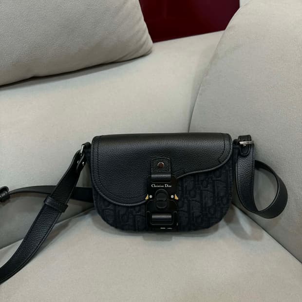 디올 오블리크 새들 미니 플랩 스트랩 메신저 크로스백 