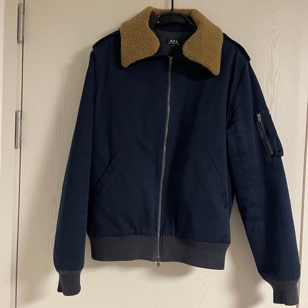 아페세(a.p.c) 맨체스터 항공 봄버자켓 네이비 M