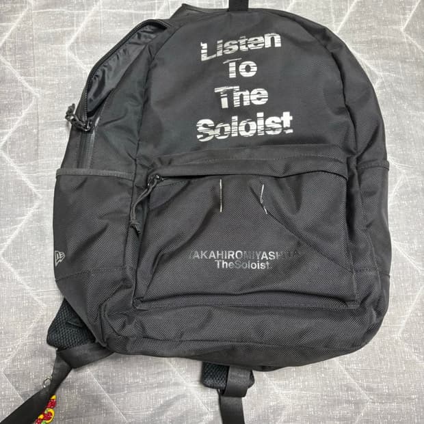 솔로이스트 뉴에라 백팩