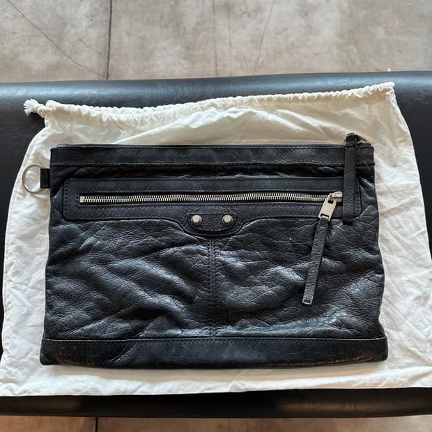 발렌시아가 모터 시티 클래식 클립 레더 클러치 미듐사이즈