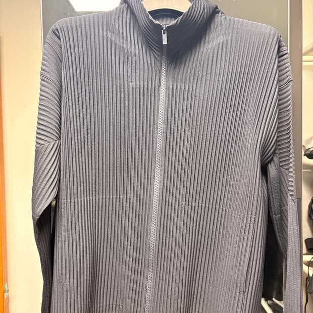 [3] 이세이미야케 옴므플리세 집업 네이비