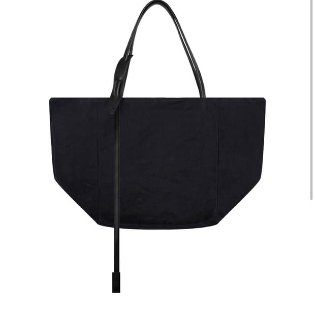 ep.7 synopsis 01 bag black