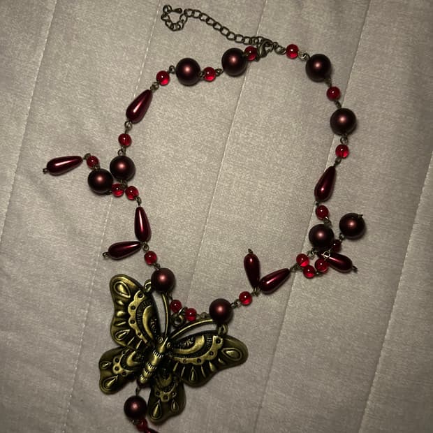 빈티지 레드 비즈 엔틱 나비 목걸이