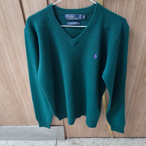 폴로 다크그린 브이넥 니트