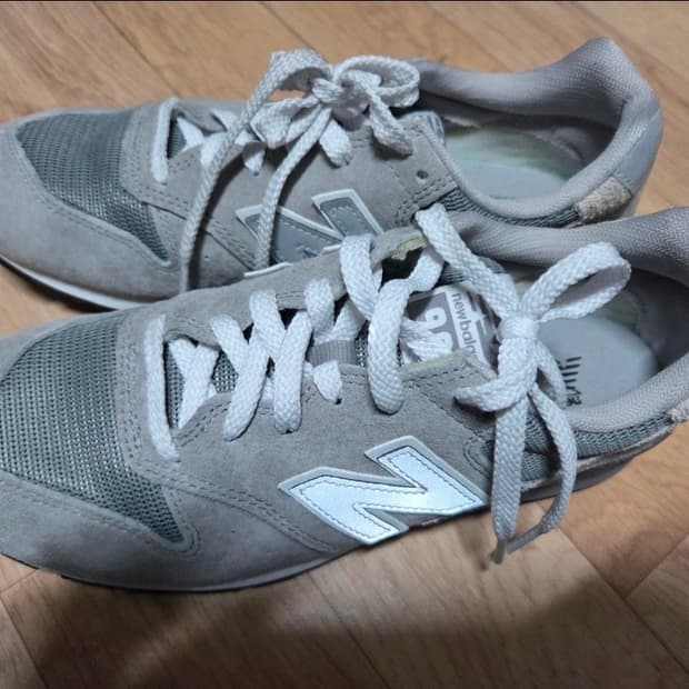 뉴발란스 996 그레이 255 팝니다