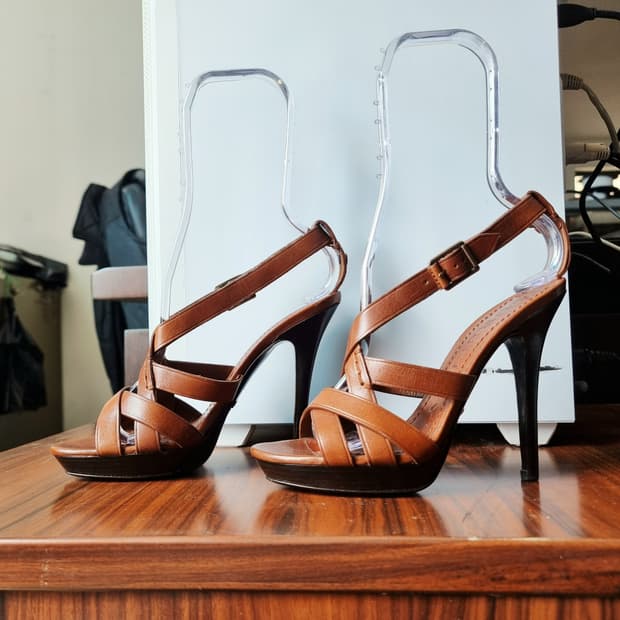 버버리 가죽 샌들 오픈토힐 스트랩힐 구두 슈즈 신발 (230/표기36)