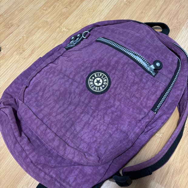 키플링 자주색 백팩