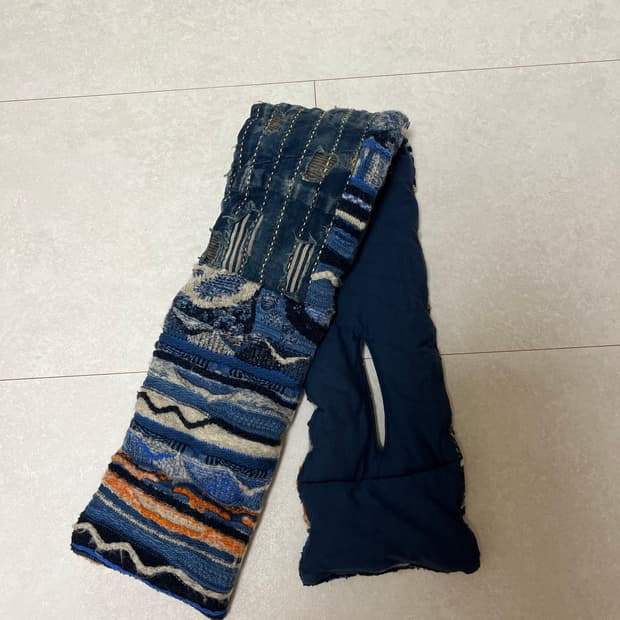 캐피탈 보로 가우디 니트 머플러