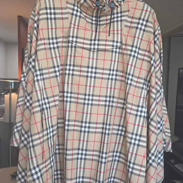 버버리 체크 후드 케이프 판초 남녀공용 원사이즈 (미착용 / 영수증O)