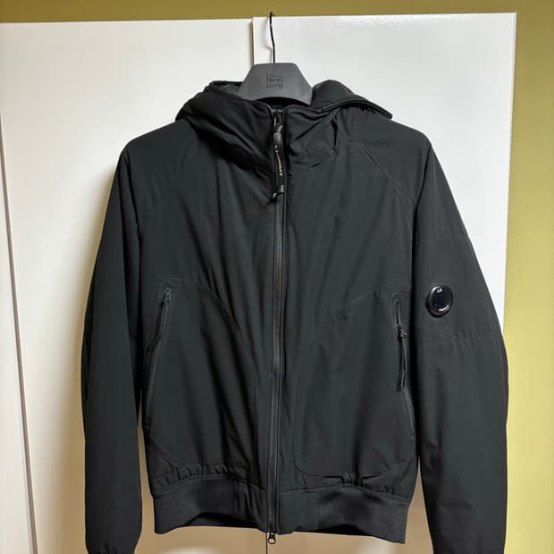 CP컴퍼니 23fw 프리마로프트 패딩자켓