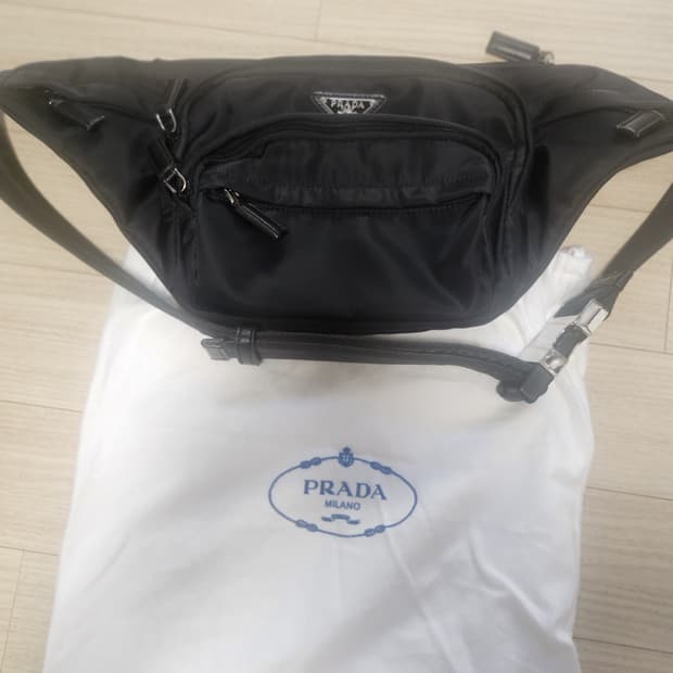 프라다 나일론 바이커백