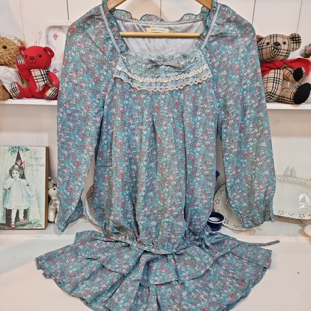 axes femme 꽃무늬 프릴 블라우스