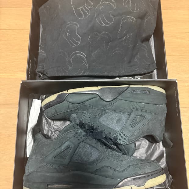 조던4 카우스 블랙 285 A급 판매합니다 풀구성