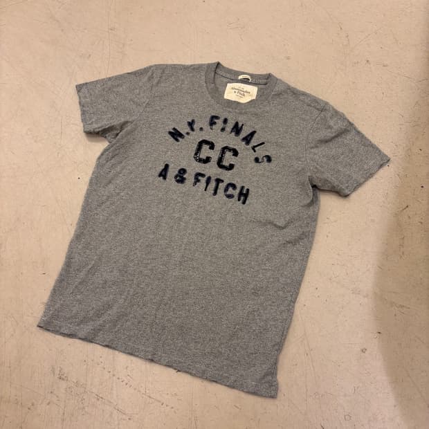 아베크롬비 빅로고 그레이 티셔츠