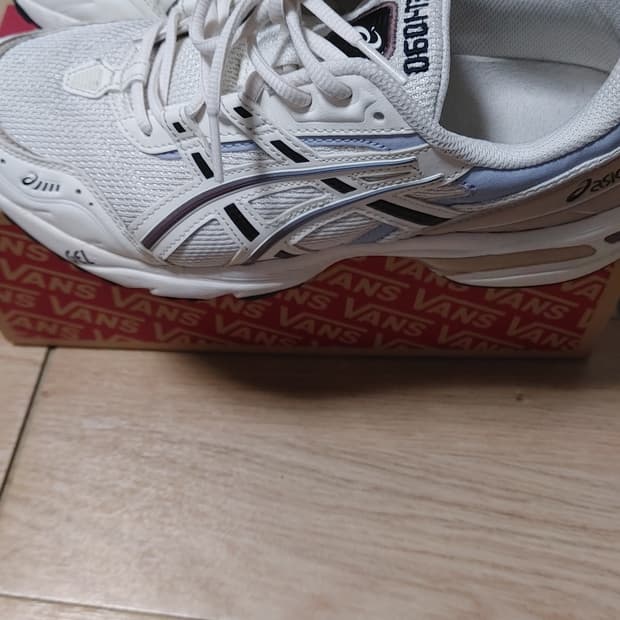 아식스 1090 크림 브라운 260