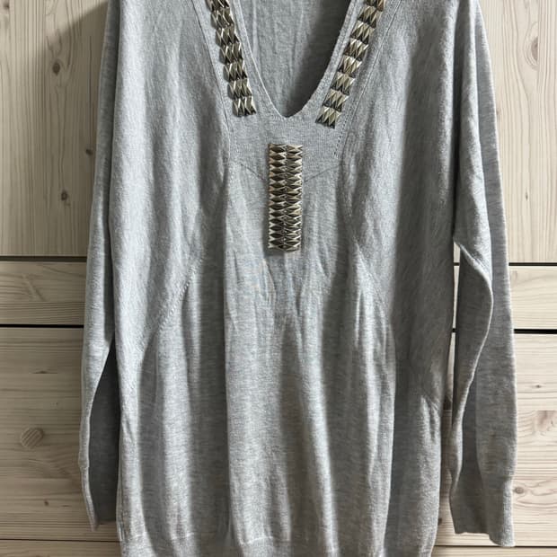 system 브이넥 스터드 니트 그레이