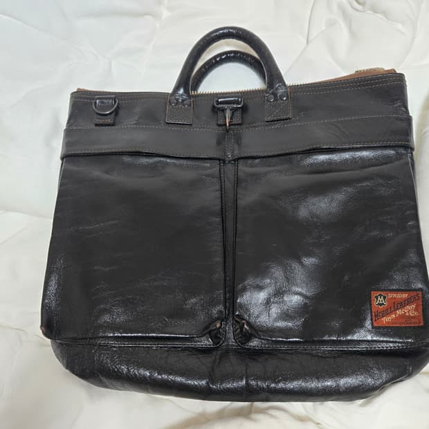 토이즈맥코이 헬멧백 블랙 판매합니다.