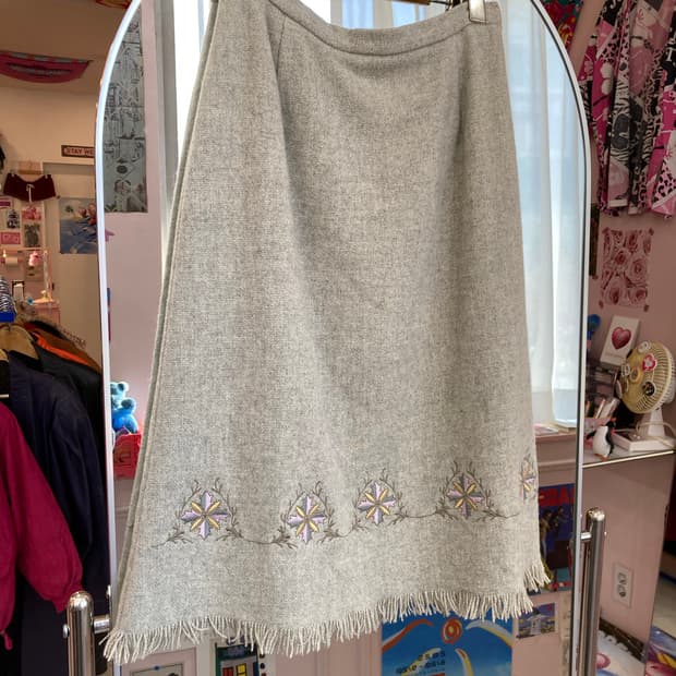 울 그레이 자수 테슬 프린지 롱스커트