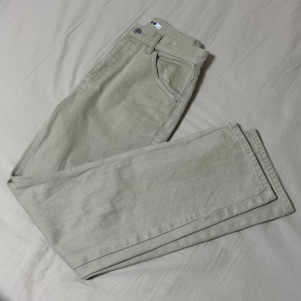 유니클로U 레귤러피트 스트레이트진 라이트그린