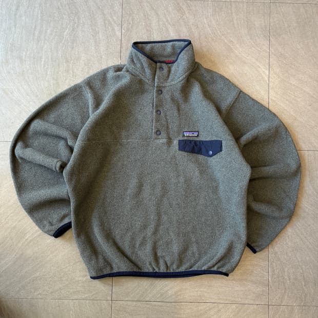 파타고니아 정품 신칠라 그레이 스냅티