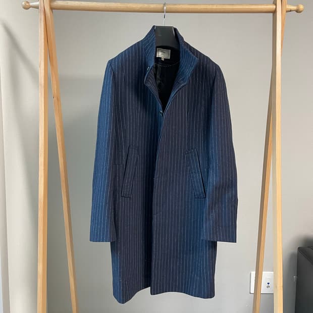 시스템 하이넥 스트라이프 싱글 코트 네이비