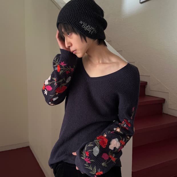 American Eagle Outfitters 로즈 엠브로이더리 니트