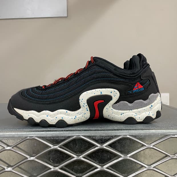 나이키 ACG 블랙 하바네로 레드 300