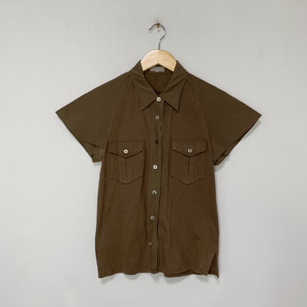 마가렛호웰 포켓 버튼 슬림핏 레글런 반팔 여성셔츠 브라운 빈티지