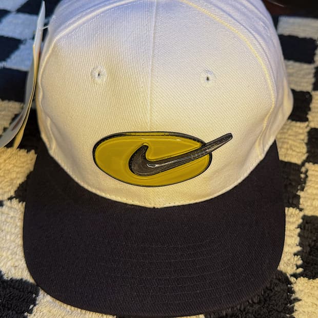 [새상품]90s 나이키 빈티지 3D 타원형 고무 로고 스냅백