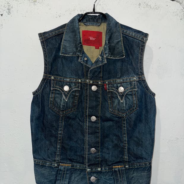 LEVI’S red denim vest