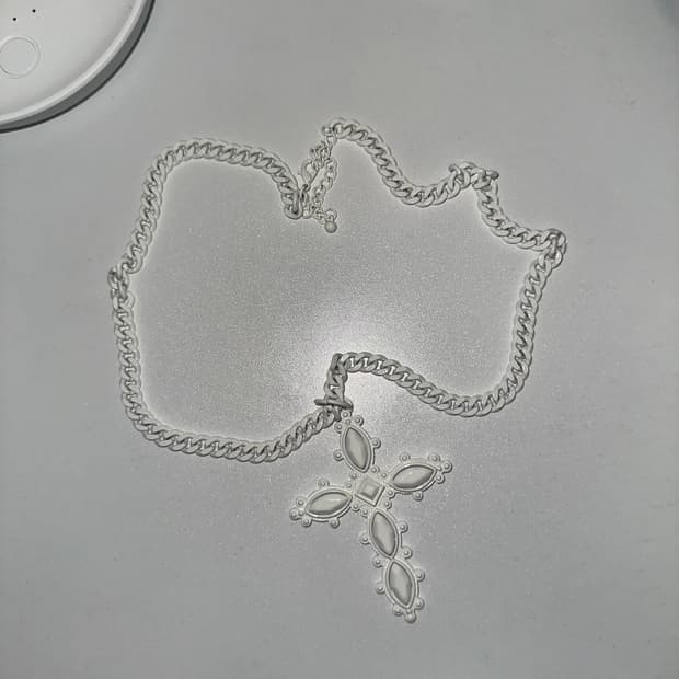 화이트 볼드 십자가 체인 목걸이