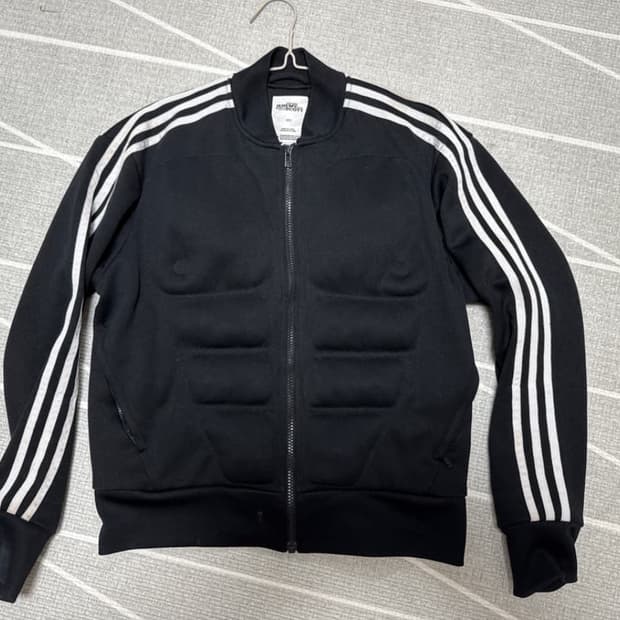 제레미스콧 x 아디다스 패디드 머슬 져지탑