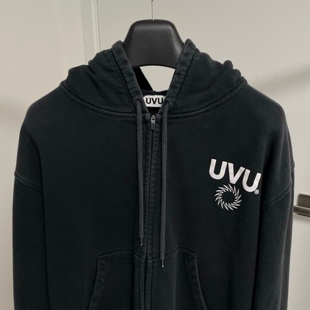 UVU 인시그니아 지퍼 후드 블랙 L 사이즈