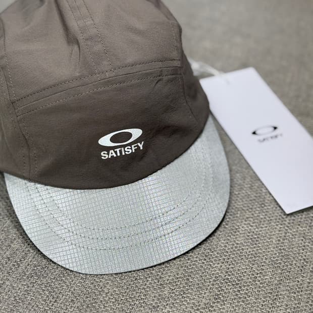 Satisfy x oakley peaceshell trail cap