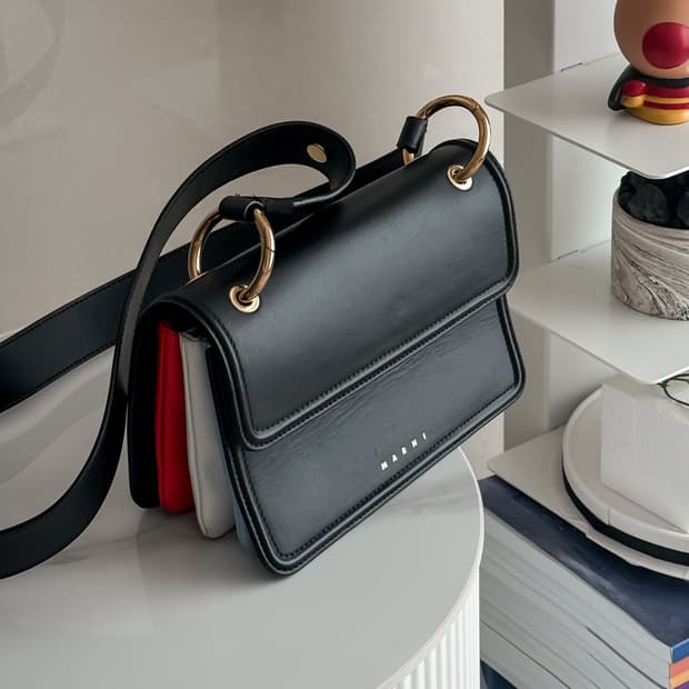 마르니 비트 아코디언 숄더백