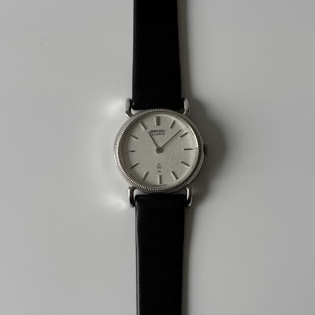 1970년대 코인 베젤 텍스처 다이얼 실버 쿼츠 여성