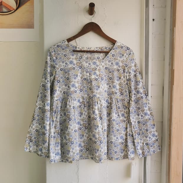 플라워패턴 면블라우스