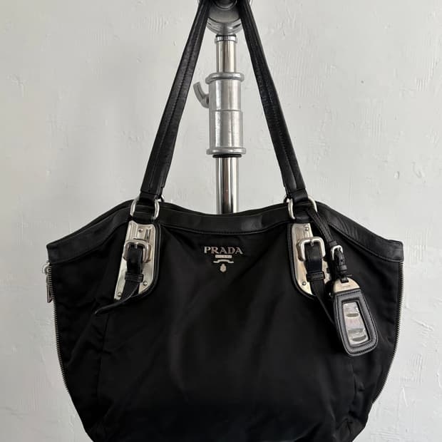 Prada 프라다 블랙 나일론 숄더백