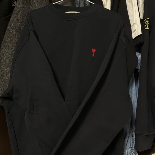 아미 스몰로고 맨투맨