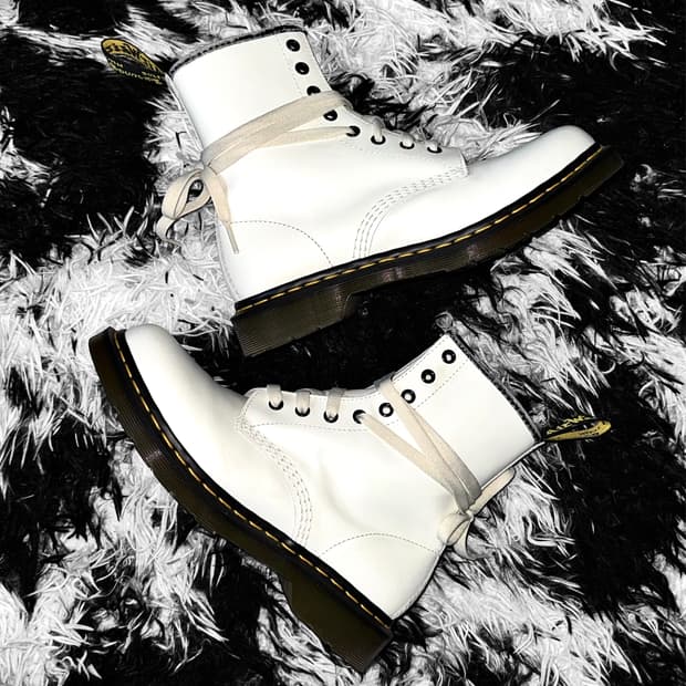 Dr. Martens Jadon white boots 41