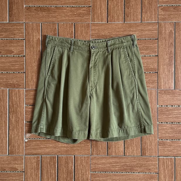 Danton two-tuck chino cotton shorts