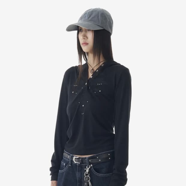 아캄 Studded Leaf Hooded Long Sleeve Black