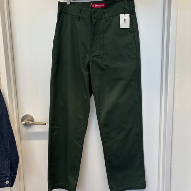 Supreme chino green