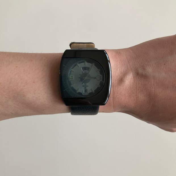Glass Analog Watch DZ-1133